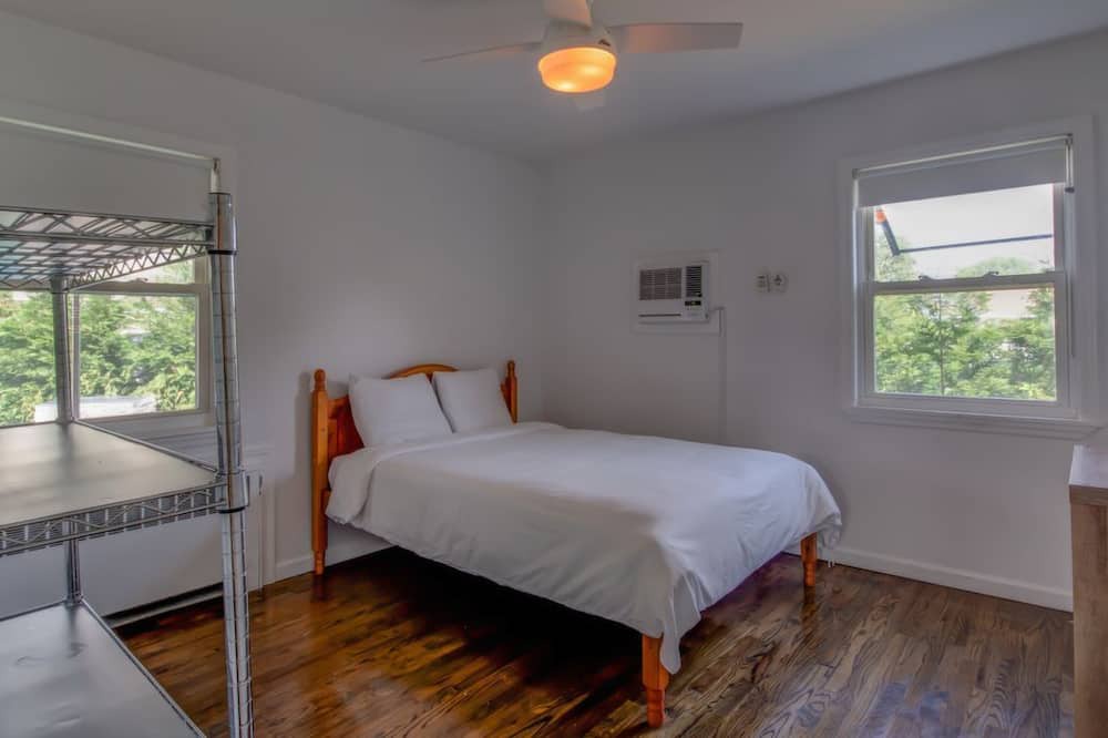 Photo of Bedroom in Elmont