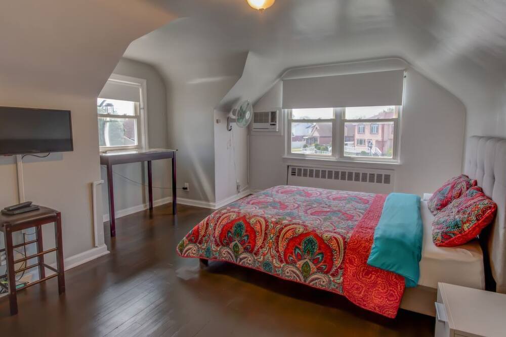 Photo of Bedroom in Elmont