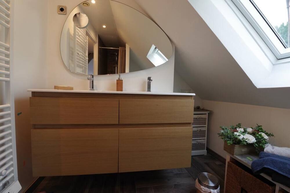 Photo of Bathroom in Ablon