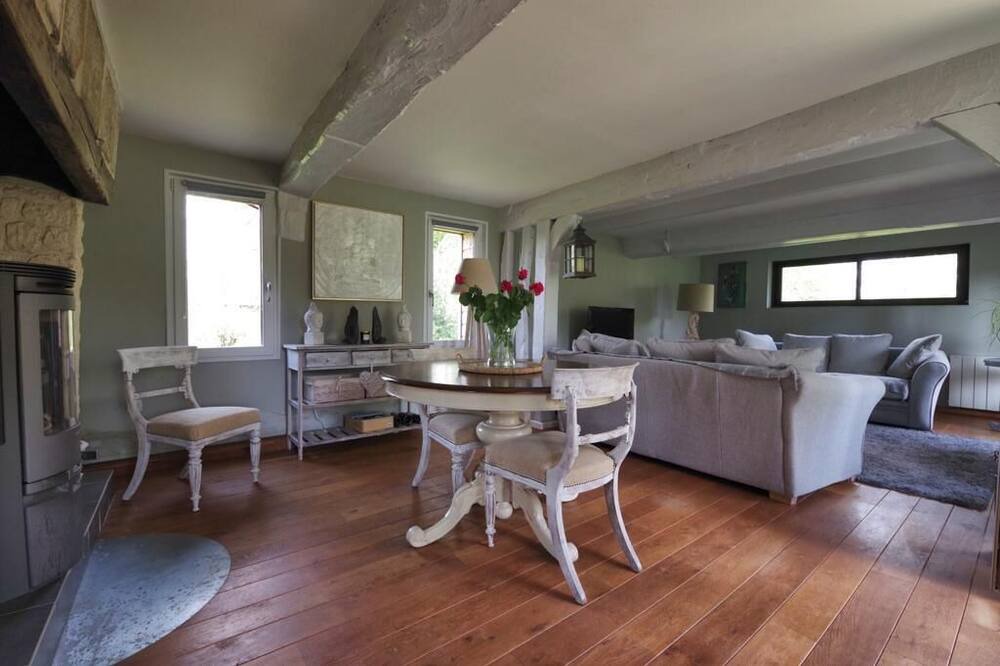Photo of Livingroom in Ablon