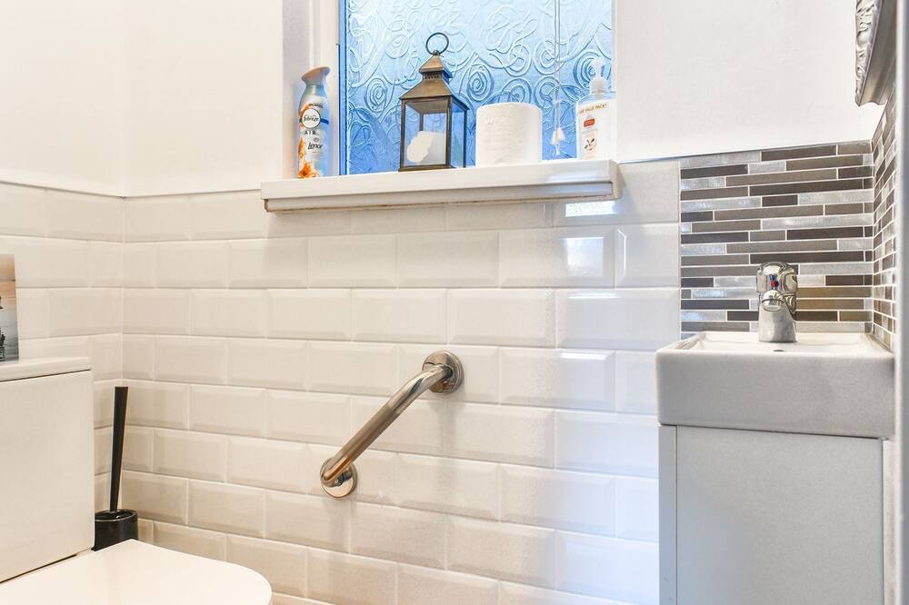 Photo of Bathroom in Lee-on-the-Solent