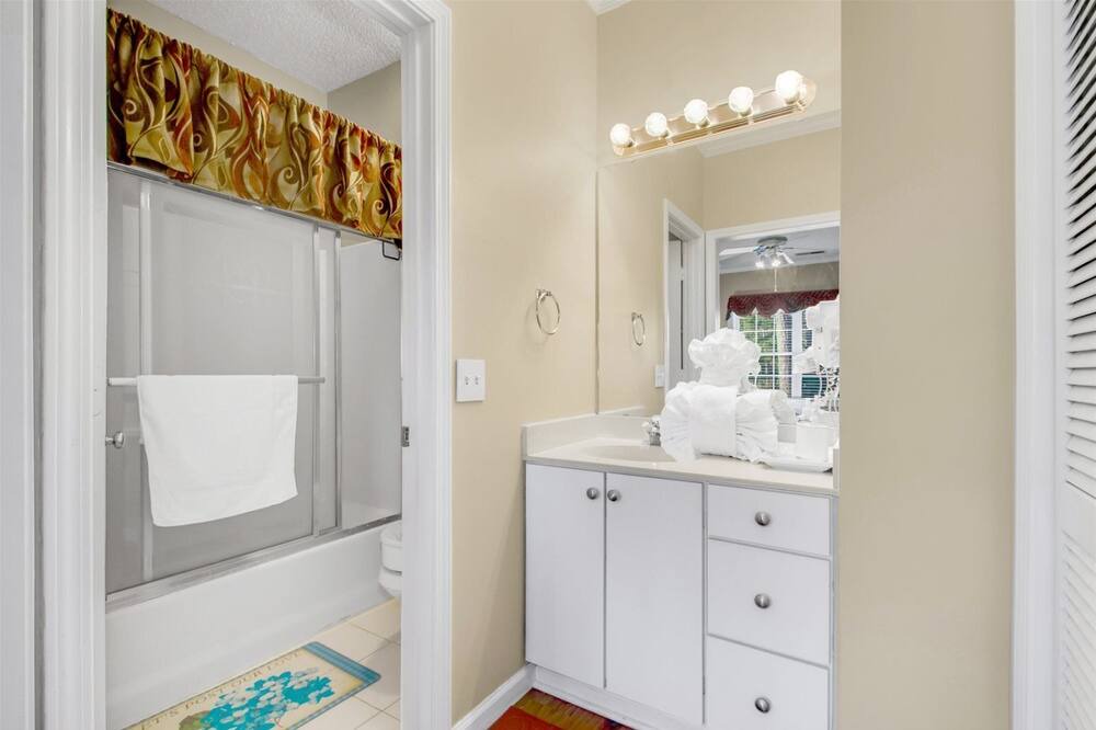 Photo of Bathroom in Red Hill