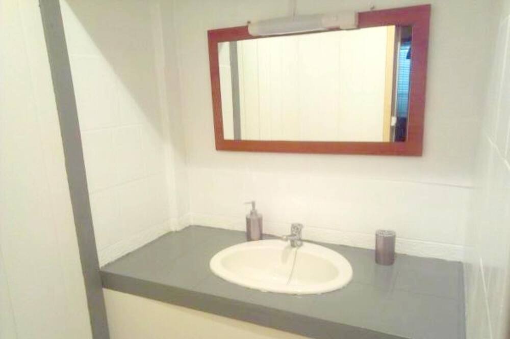 Photo of Bathroom in Saint-Come-de-Fresne