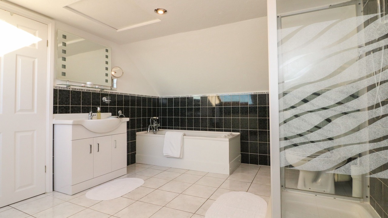 Photo of Bathroom in Mortehoe