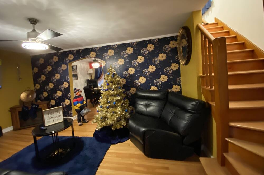 Photo of Livingroom in Calumet Park