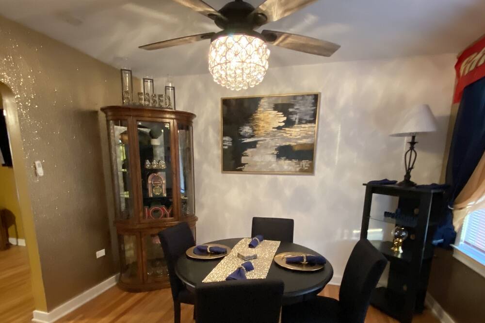 Photo of Livingroom in Calumet Park