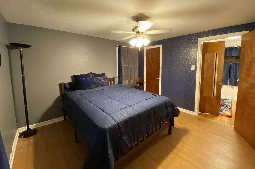 Photo of Bedroom in Calumet Park