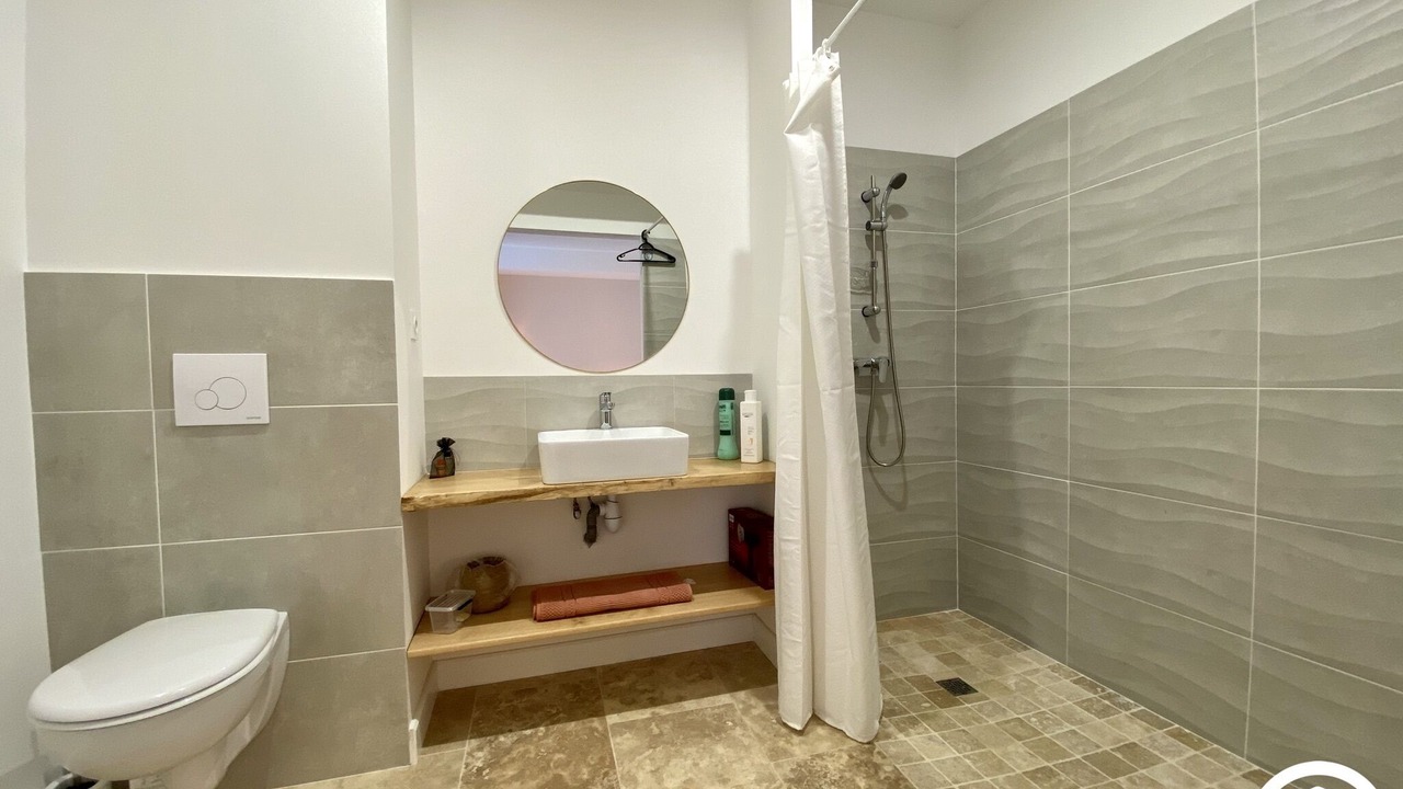 Photo of Bathroom in Saint-Martin-Lalande