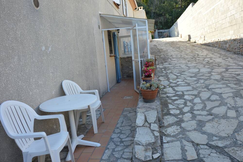 Photo of Patio Balcony in Poussan