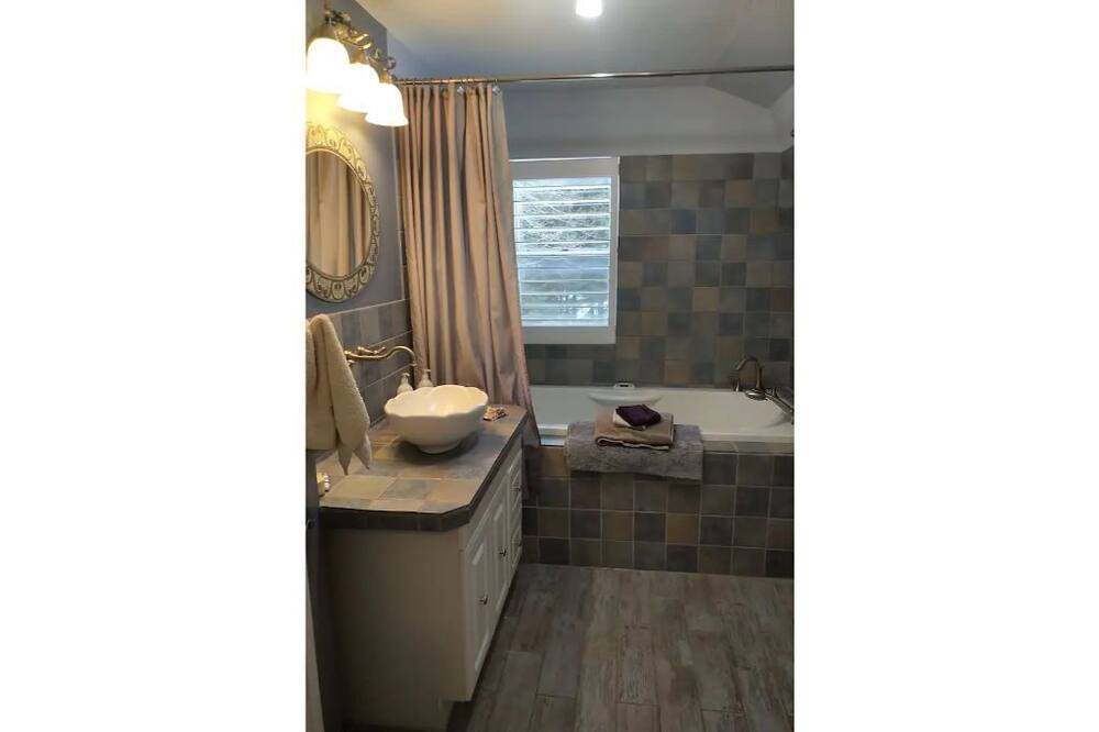 Photo of Bathroom in King