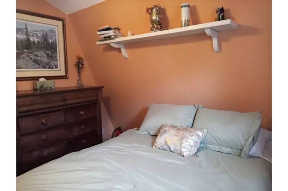 Photo of Bedroom in King