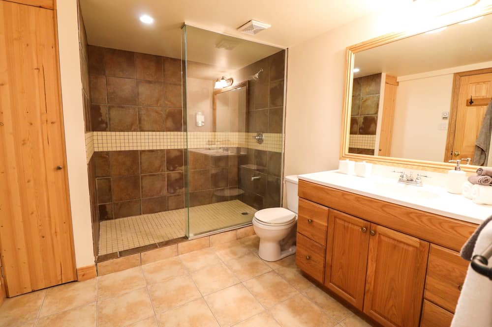 Photo of Bathroom in Sainte-Ann-des-Lacs