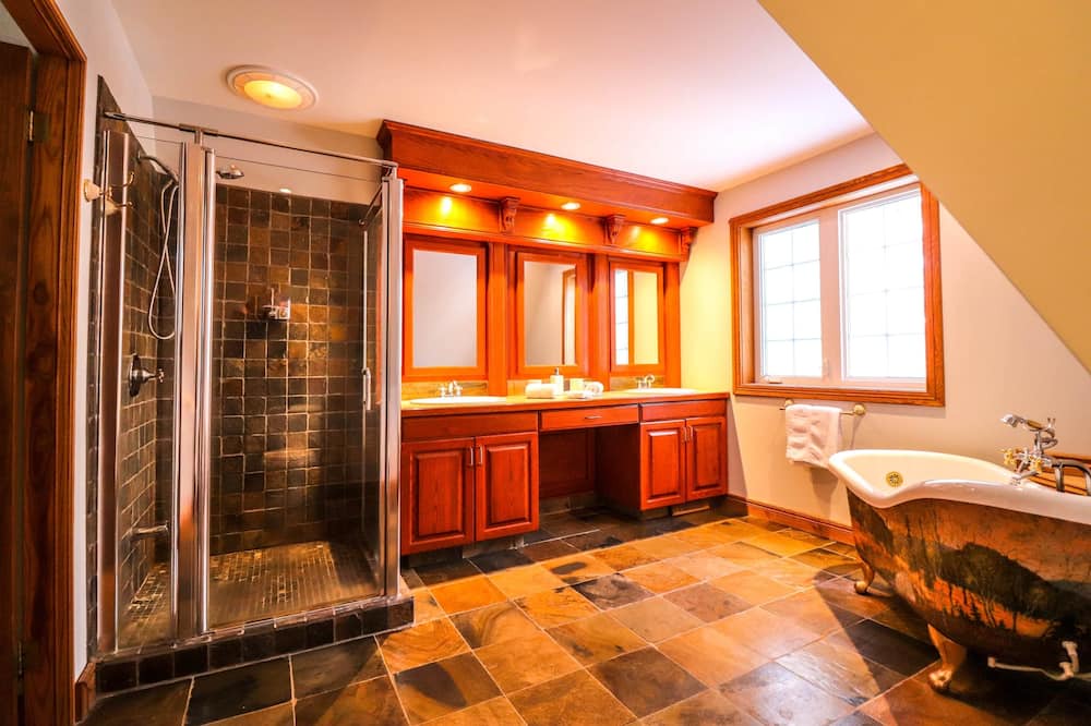 Photo of Bathroom in Sainte-Ann-des-Lacs
