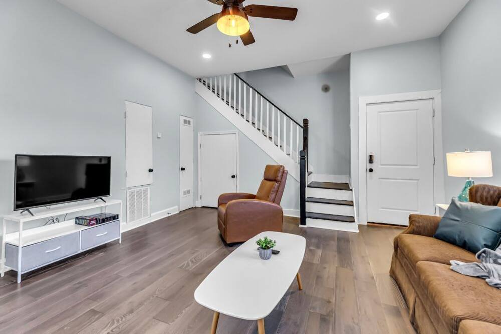 Photo of Livingroom in Downtown Greensboro