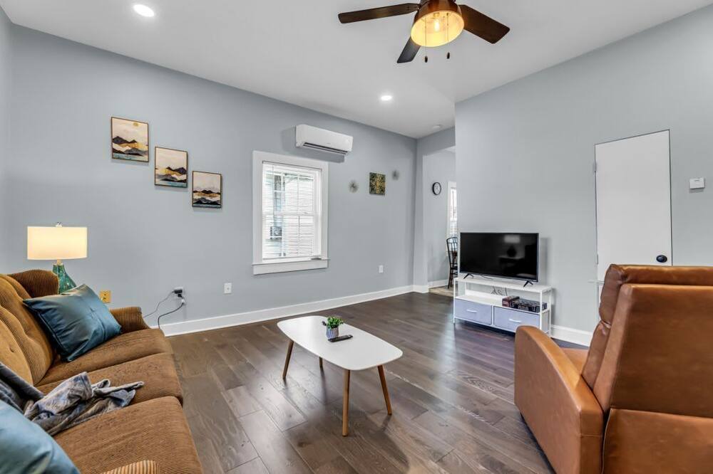 Photo of Livingroom in Downtown Greensboro