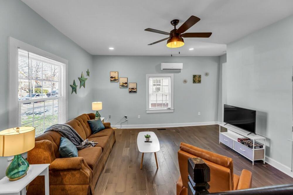 Photo of Livingroom in Downtown Greensboro
