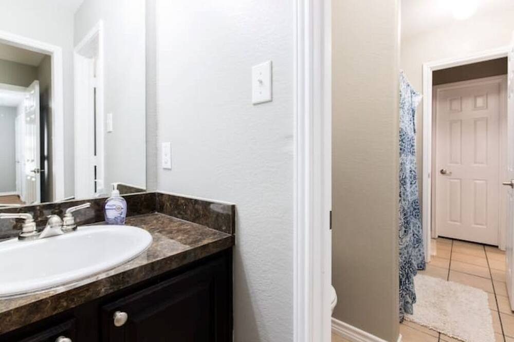 Photo of Bathroom in South Dallas - Fair Park