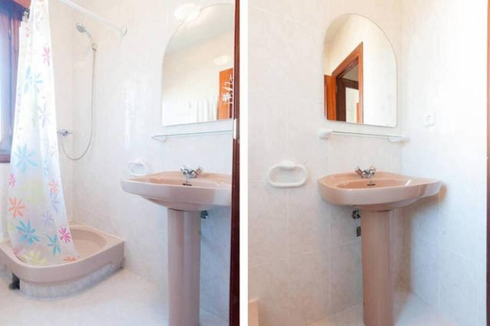 Photo of Bathroom in Pedrena