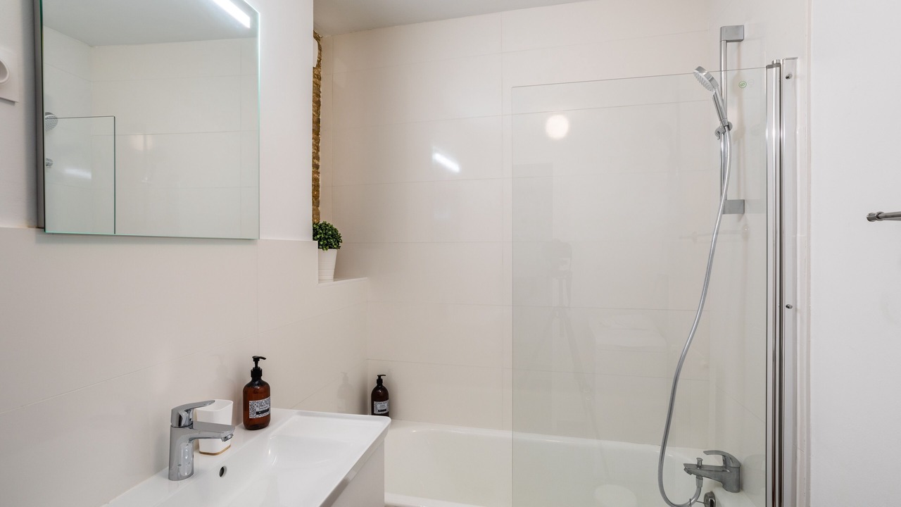 Photo of Bathroom in Centre