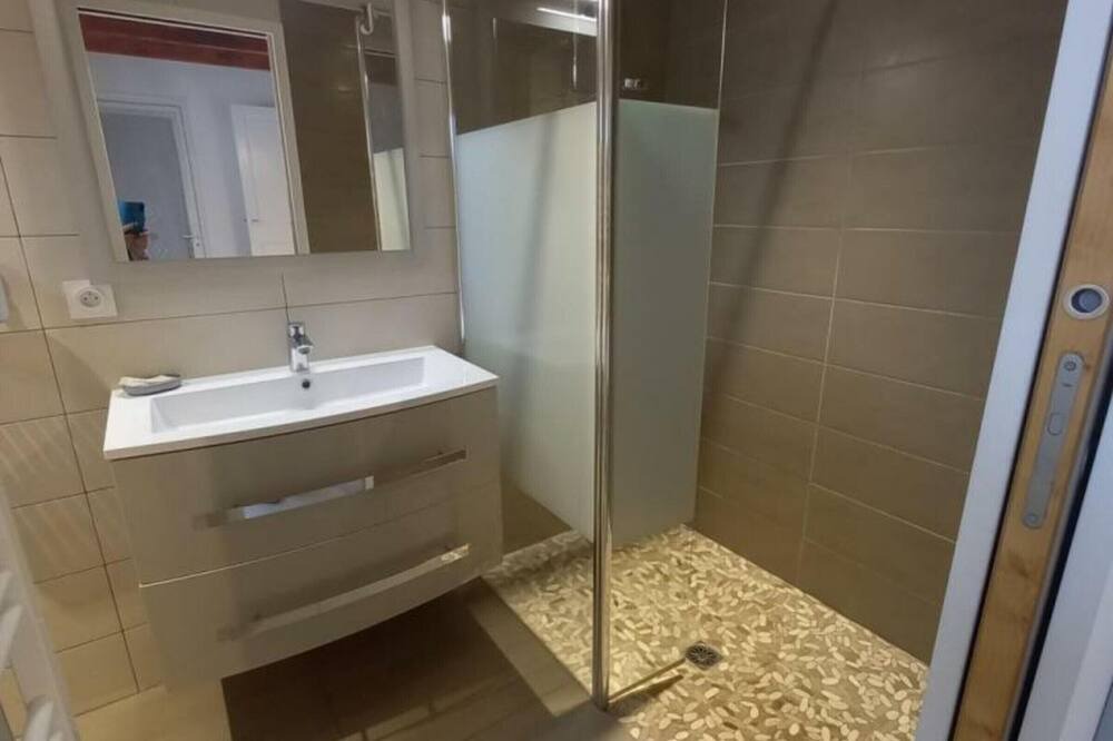 Photo of Bathroom in Sainte-Eulalie-en-Born