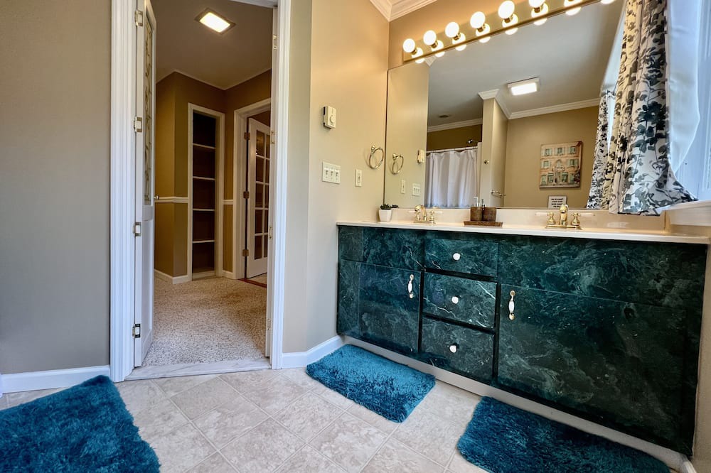 Photo of Bathroom in Lake Ariel