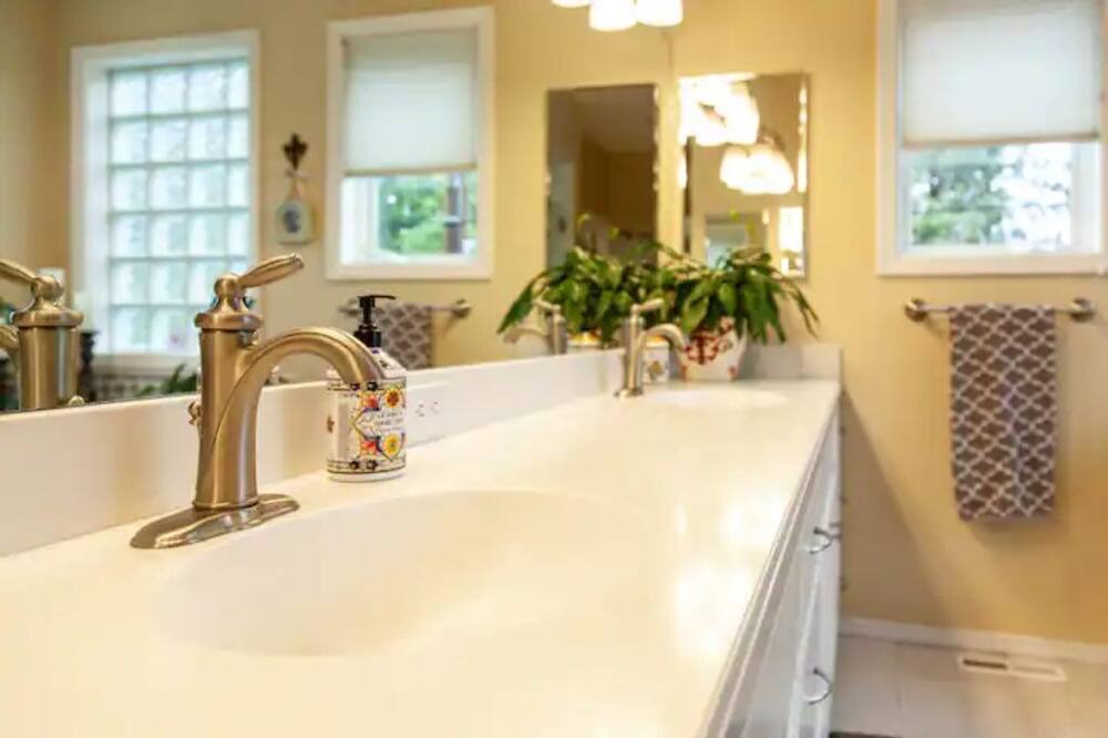 Photo of Bathroom in Orchard District