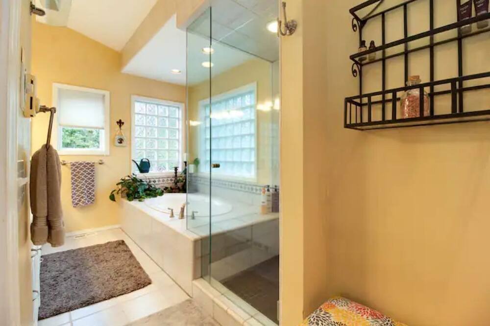 Photo of Bathroom in Orchard District
