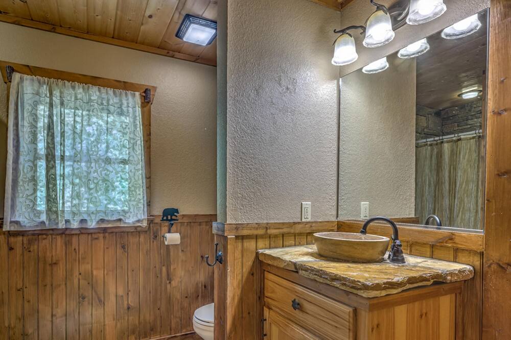 Photo of Bathroom in Foxfire Estates