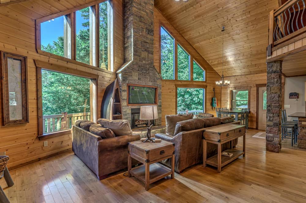 Photo of Livingroom in Foxfire Estates