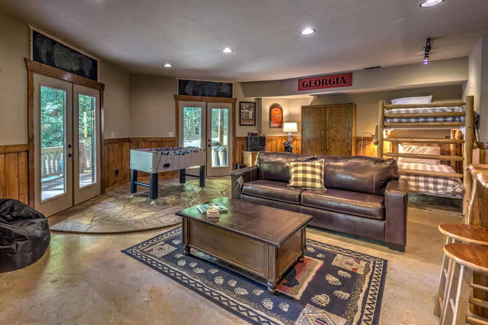 Photo of Livingroom in Foxfire Estates