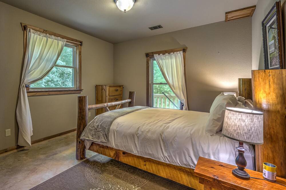Photo of Others in Foxfire Estates