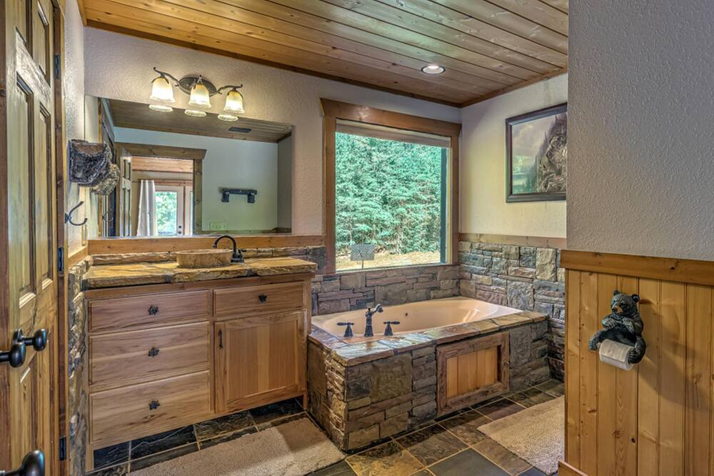 Photo of Bathroom in Foxfire Estates