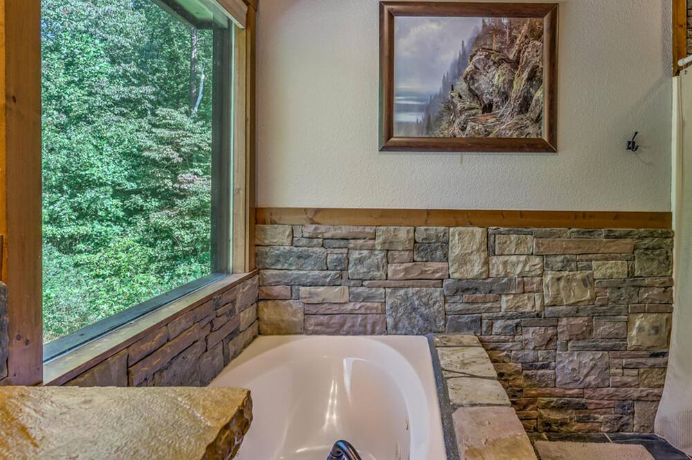 Photo of Bathroom in Foxfire Estates