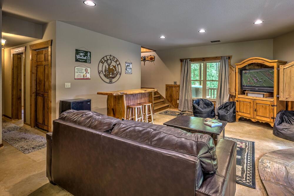 Photo of Livingroom in Foxfire Estates