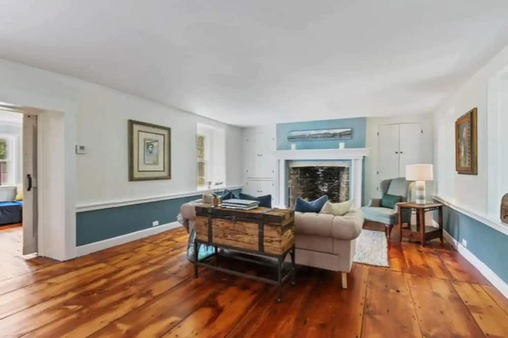 Photo of Livingroom in Bridgeton Townshp