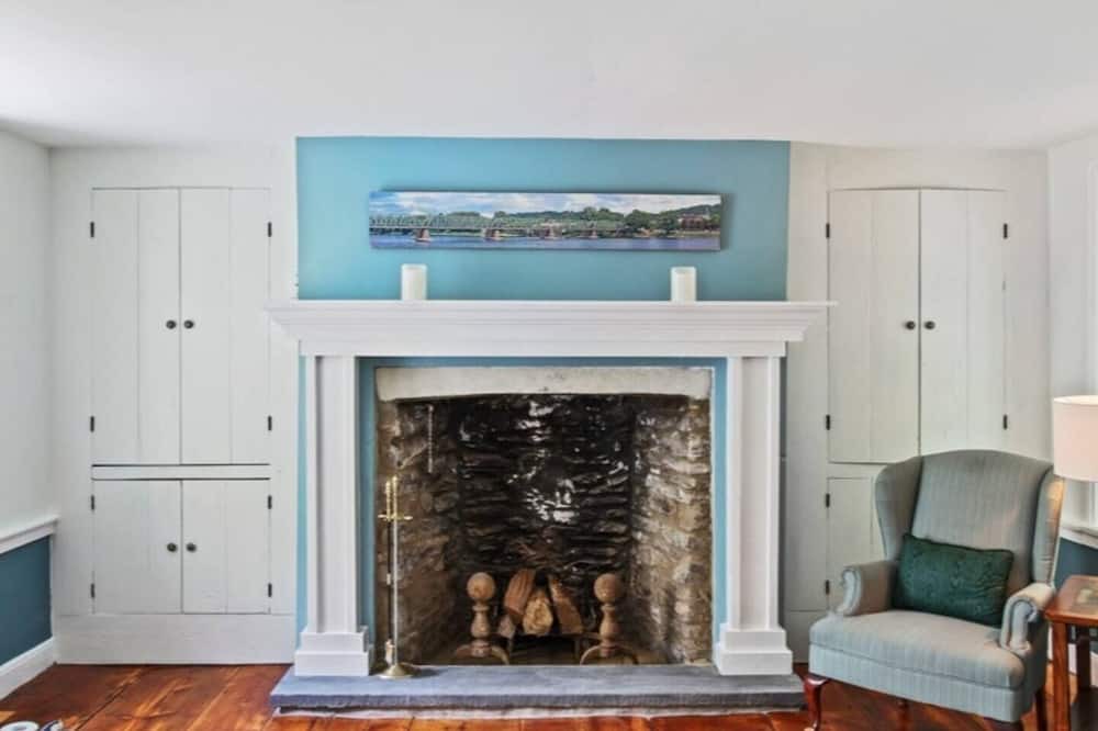 Photo of Livingroom in Bridgeton Townshp