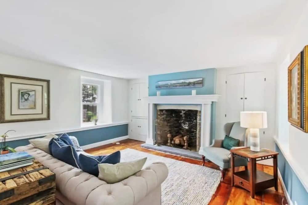 Photo of Livingroom in Bridgeton Townshp