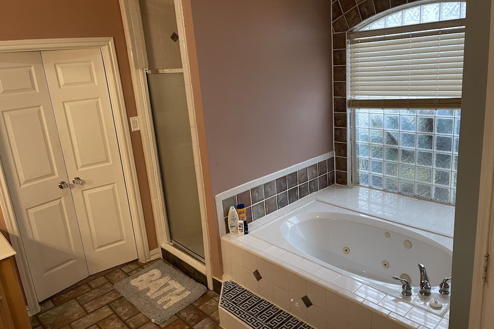 Photo of Bathroom in Alvin