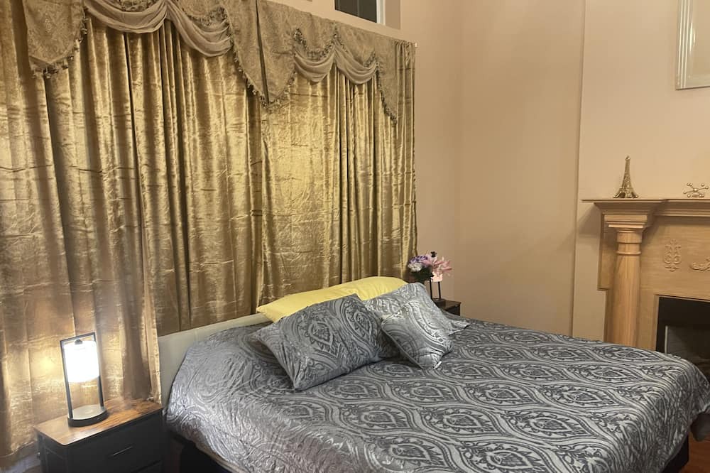 Photo of Bedroom in Alvin