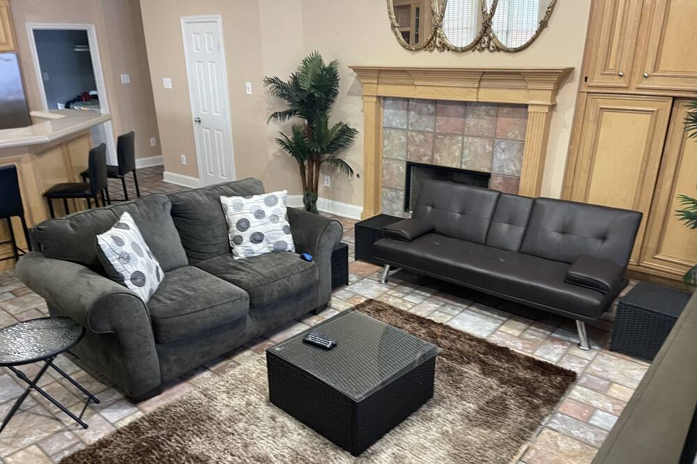 Photo of Livingroom in Alvin