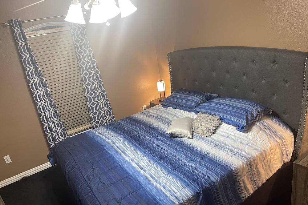 Photo of Bedroom in Alvin