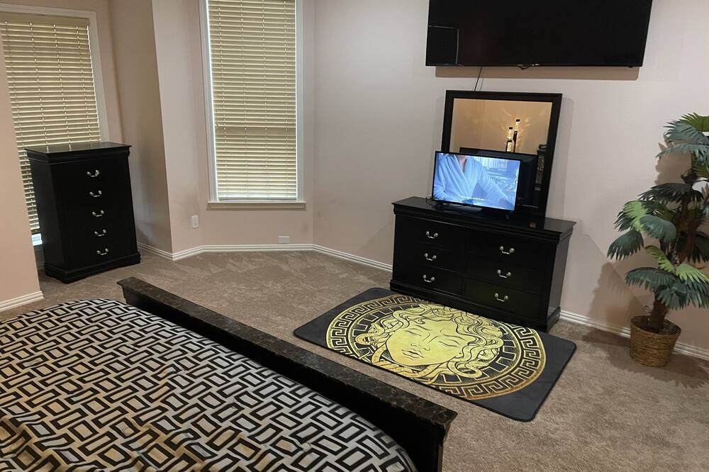 Photo of Bedroom in Alvin