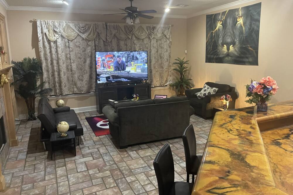 Photo of Livingroom in Alvin