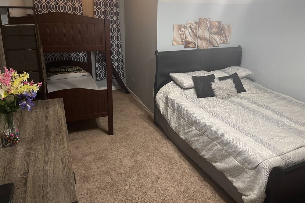 Photo of Bedroom in Alvin