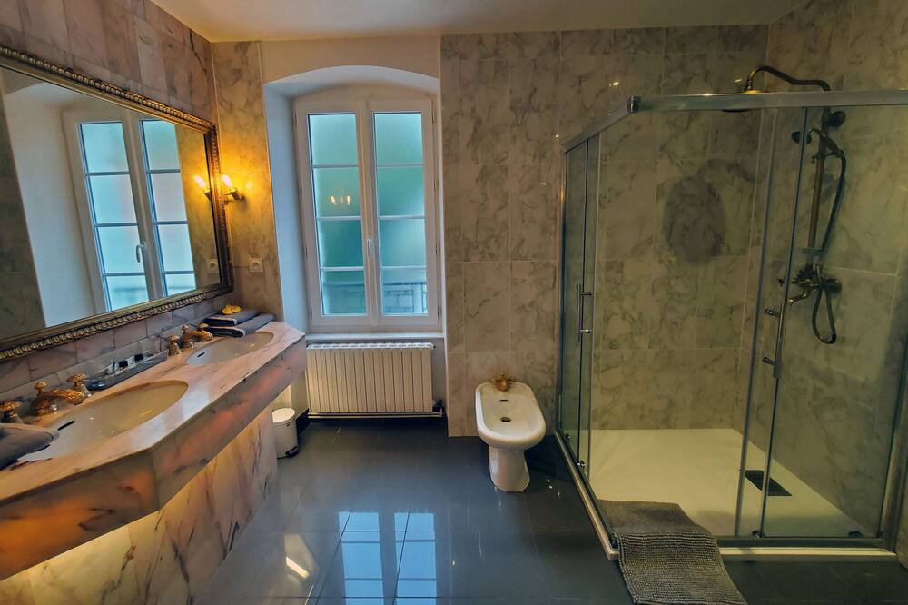 Photo of Bathroom in Aubin