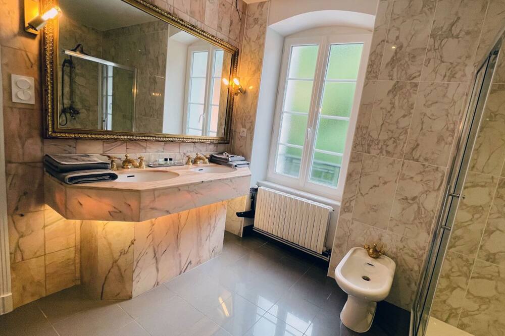 Photo of Bathroom in Aubin