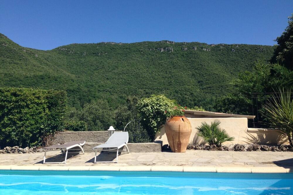 Photo of Outdoor in Saint-Julien-de-la-Nef