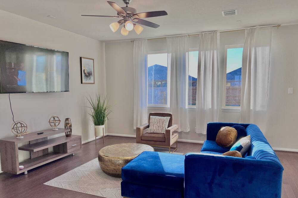 Photo of Livingroom in Iowa Colony