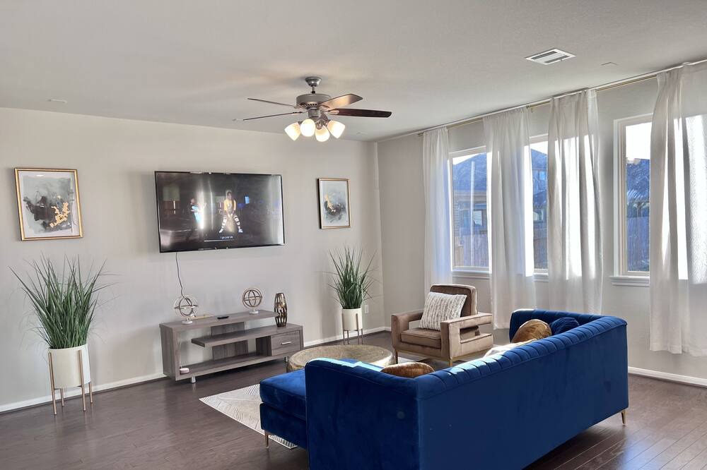 Photo of Livingroom in Iowa Colony