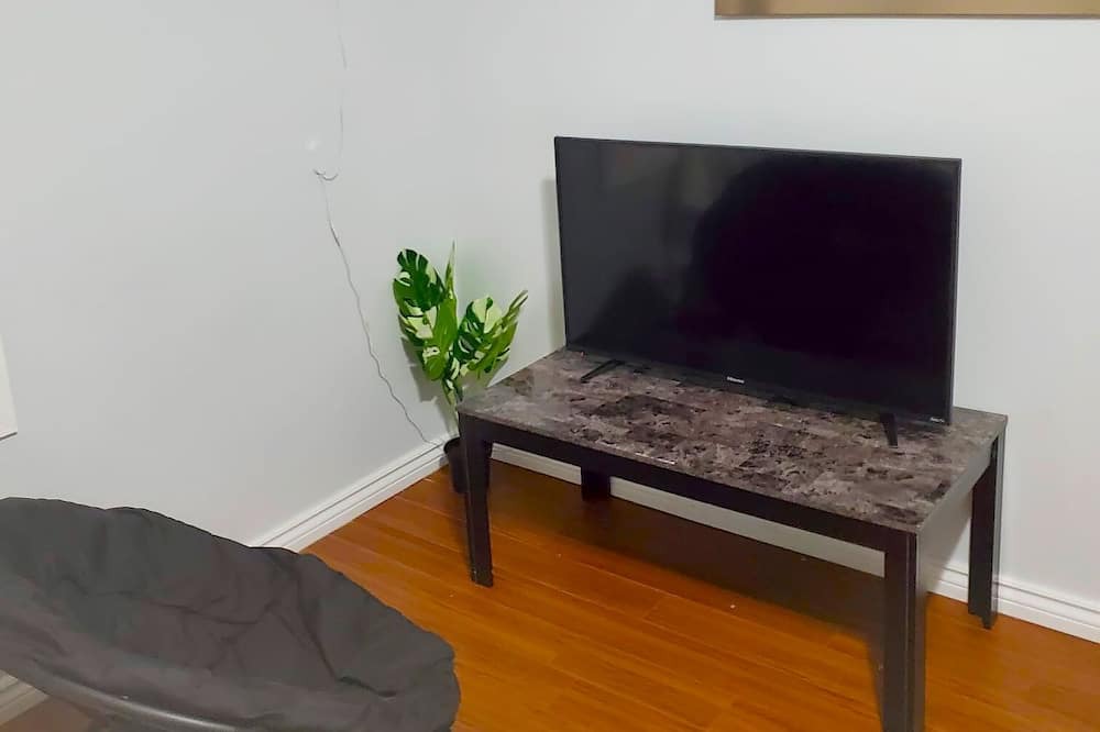 Photo of Livingroom in Aylmer